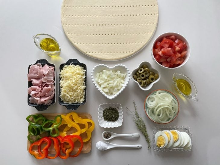 Ingredientes reunidos na bancada.