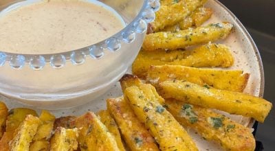 Polenta assada com queijo e ervas