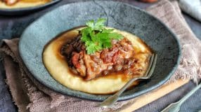 Polenta com frango na Caracu