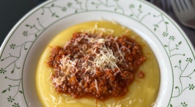 Polenta com molho a bolonhesa