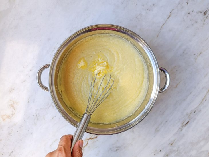 Manteiga adicionada na panela.