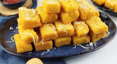 Polenta frita com queijo