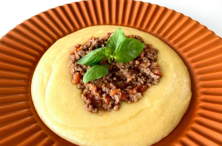 Polenta mole com carne moída