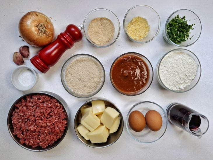 Ingredientes para a receita de polpetone recheado.