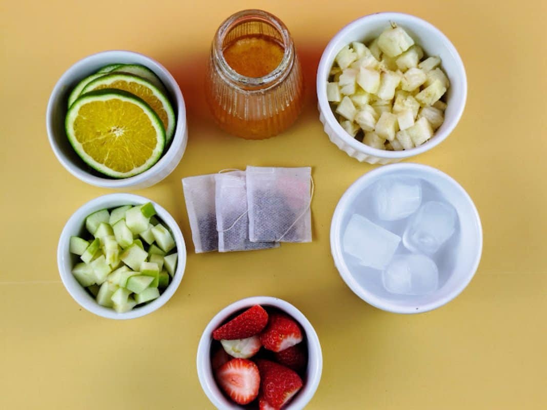 Ingredientes reunidos na bancada.