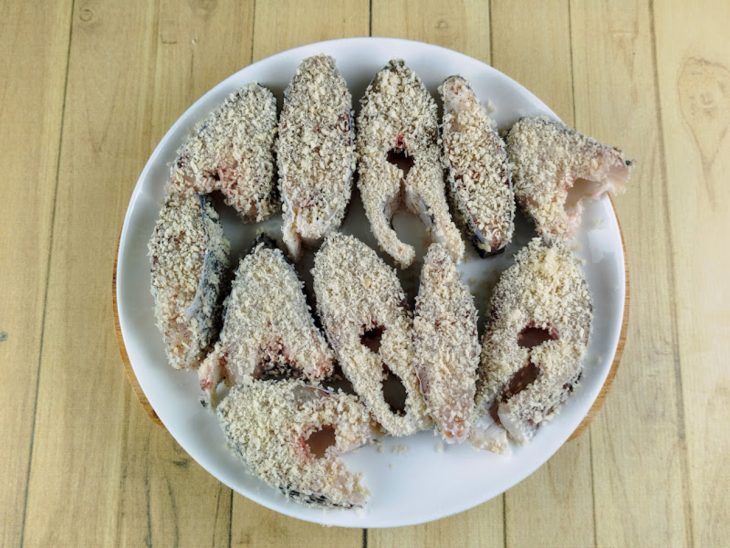 postas de tilápia empanadas em panko.