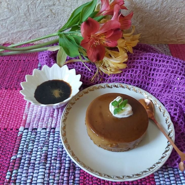 Pudim com açúcar de coco
