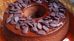 Pudim com gotas de chocolate