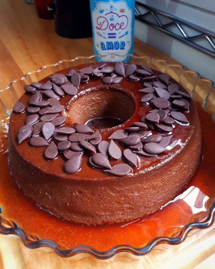 Pudim com gotas de chocolate