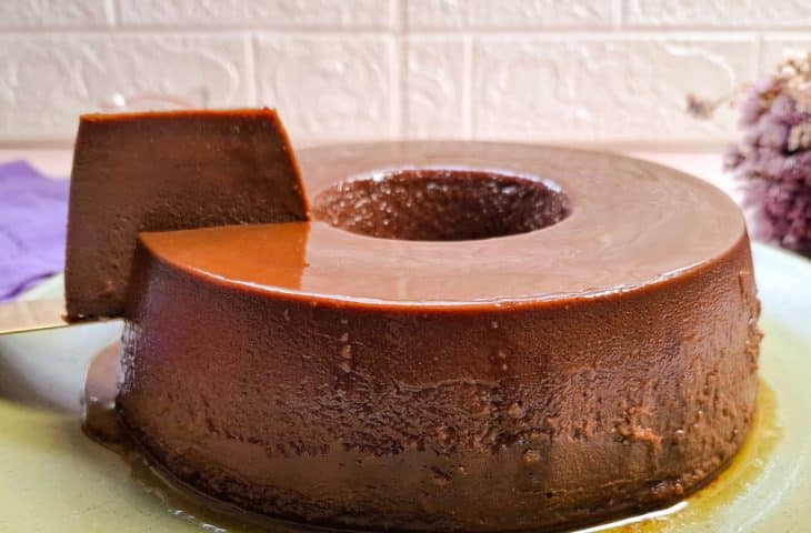 Pudim de chocolate com leite condensado