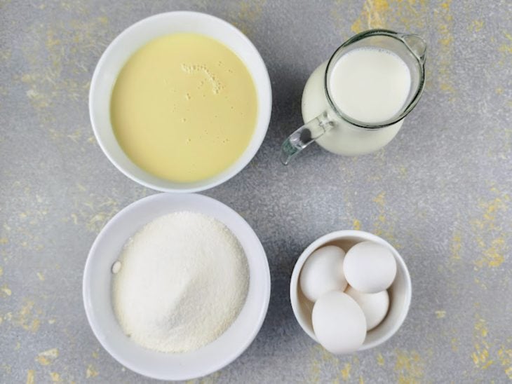Ingredientes para a receita de pudim de leite condensado simples.
