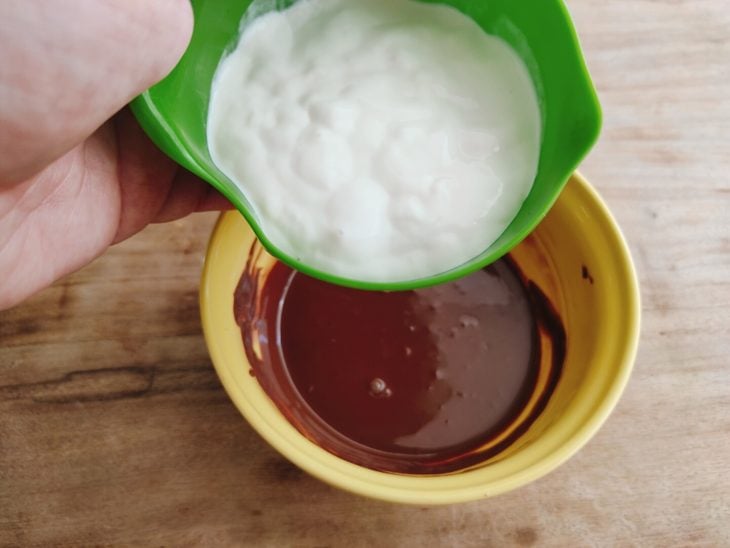 Pudim de maracujá com calda de chocolate - Passo a Passo