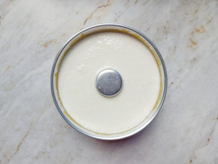 Pudim pronto para ir a geladeira.