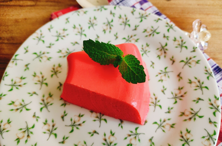 Pudim de morango com gelatina