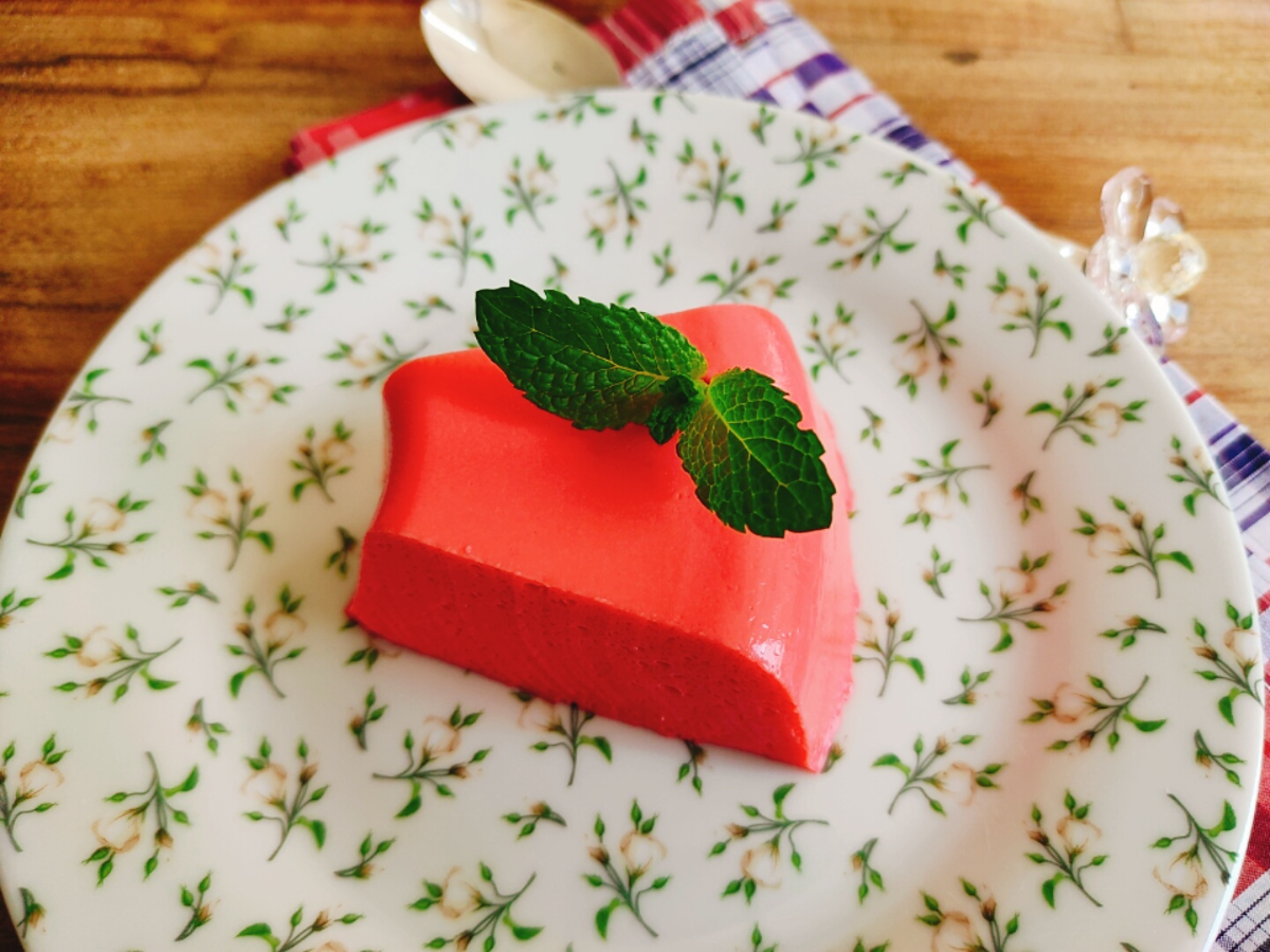 Pudim de morango com gelatina