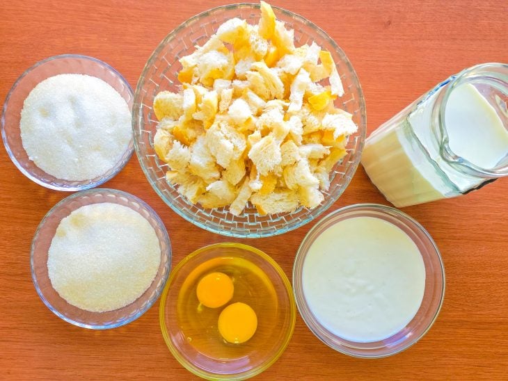 Ingredientes reunidos na bancada.