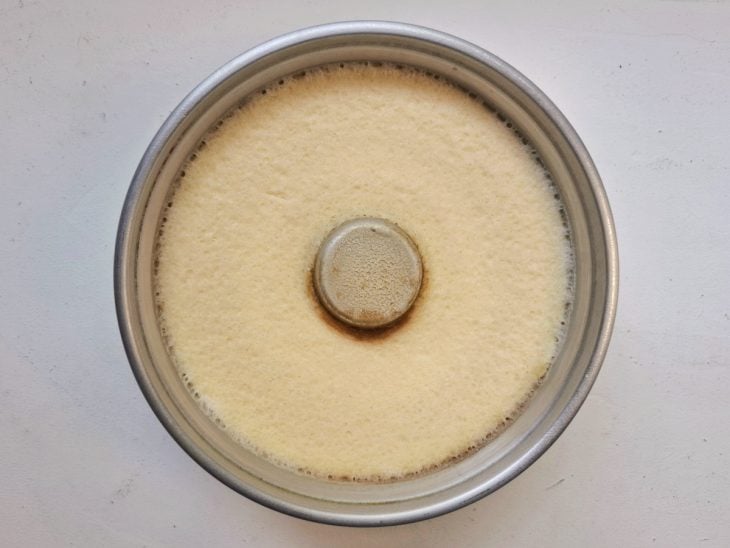 Pudim pronto na forma fora da panela.
