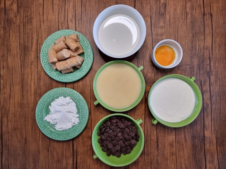 Ingredientes reunidos para o pudim de sorvete de paçoca