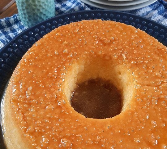 Pudim de tapioca com calda de caramelo