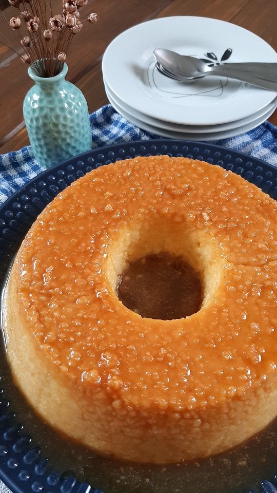 Pudim de tapioca com calda de caramelo