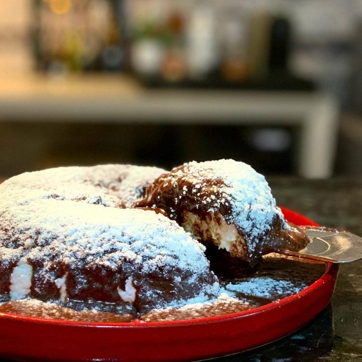 Pudim de tapioca com calda de chocolate