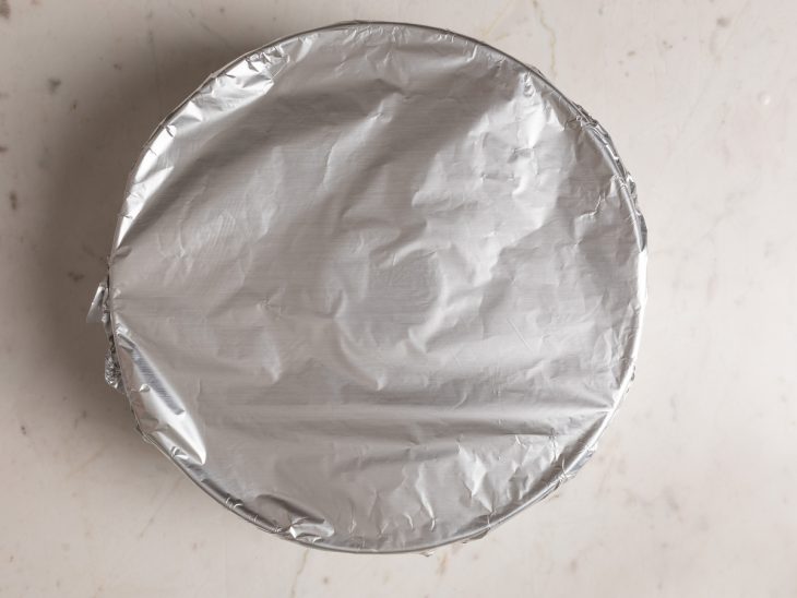 Forma coberta por papel alumínio.