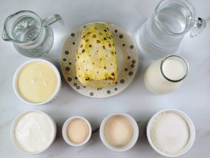 Ingredientes para o pudim gelado de abacaxi.