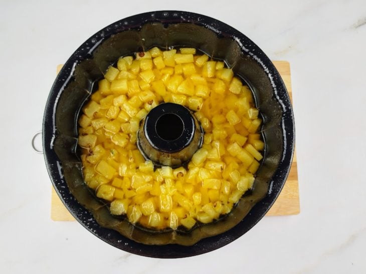Gelatina adicionada na forma.