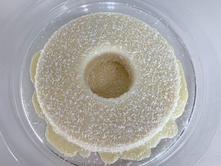 Pudim gelado de coco finalizado.