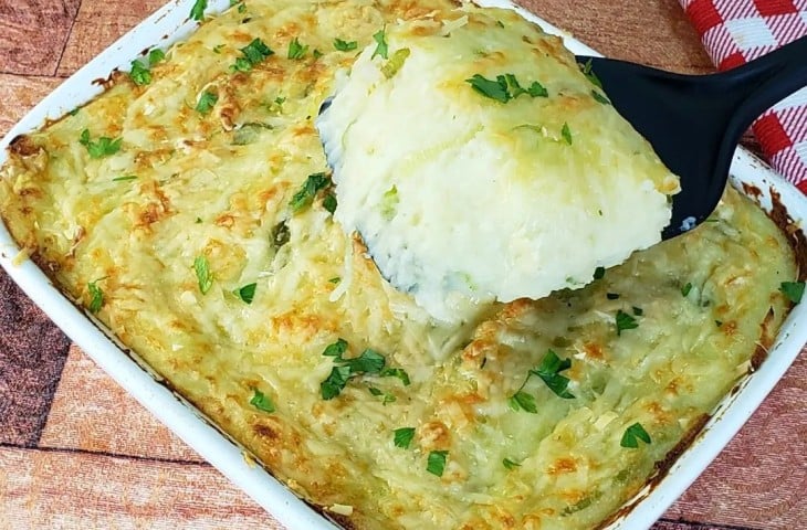 Purê de batata com alho-poró gratinado