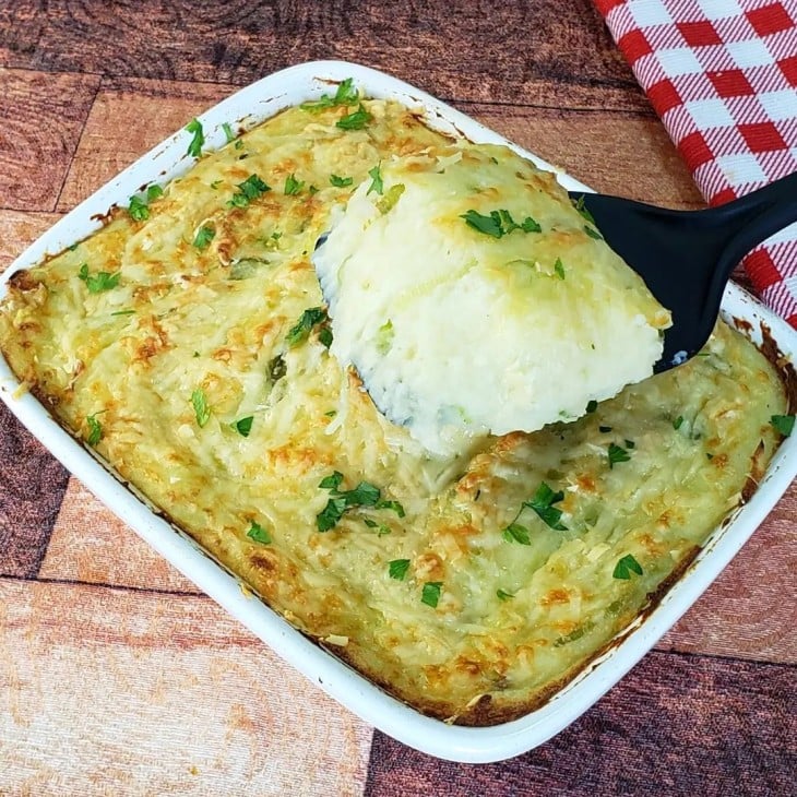 Purê de batata com alho-poró gratinado