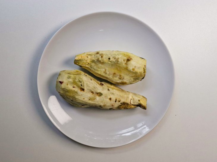 Batatas cozidas num prato.