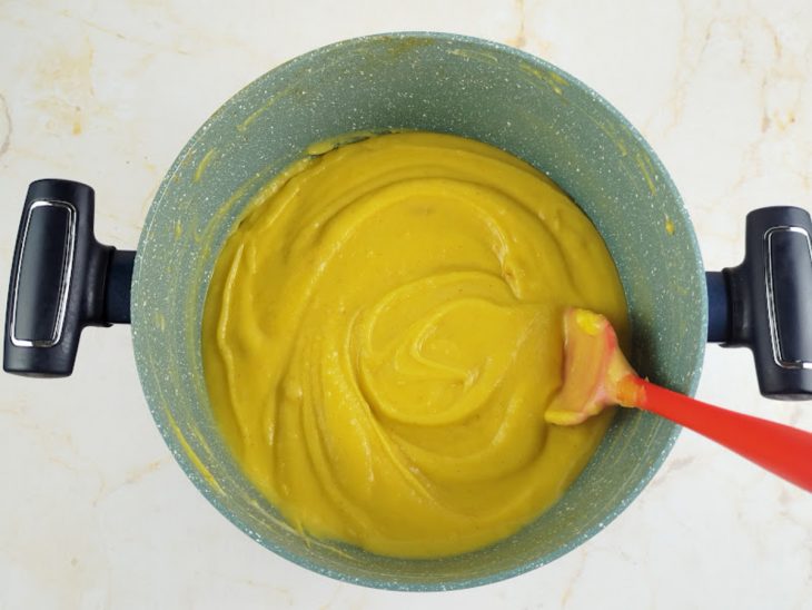 Creme de leite adicionado na panela.