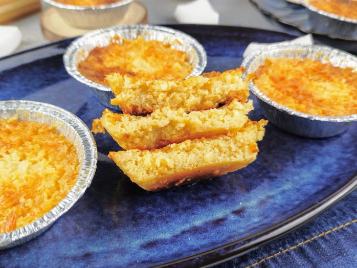 Queijadinhas prontas para consumo.