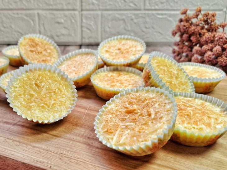 Queijadinhas simples prontas para consumo.