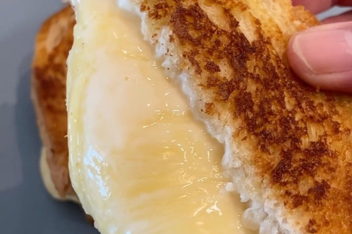 Queijo quente com requeijão