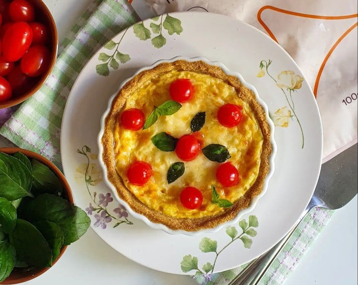 Quiche caprese saudável