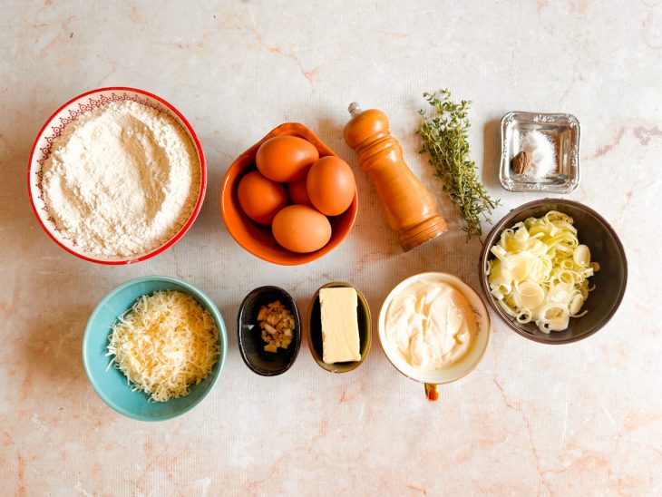 Ingredientes reunidos na bancada.