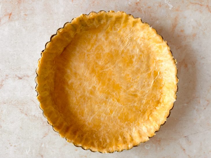 Massa moldada dentro da forma.