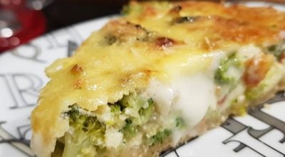 Quiche de alho-poró e brócolis