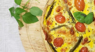 Quiche de aspargos e tomate-cereja