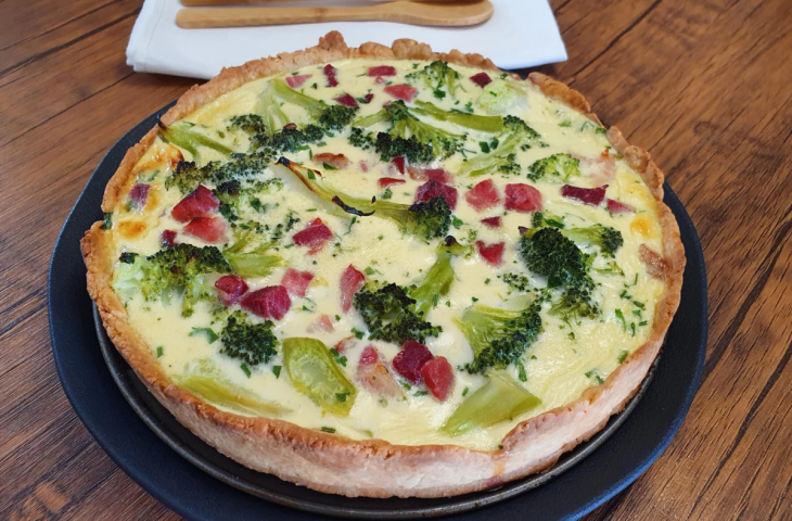 Quiche de brócolis com bacon