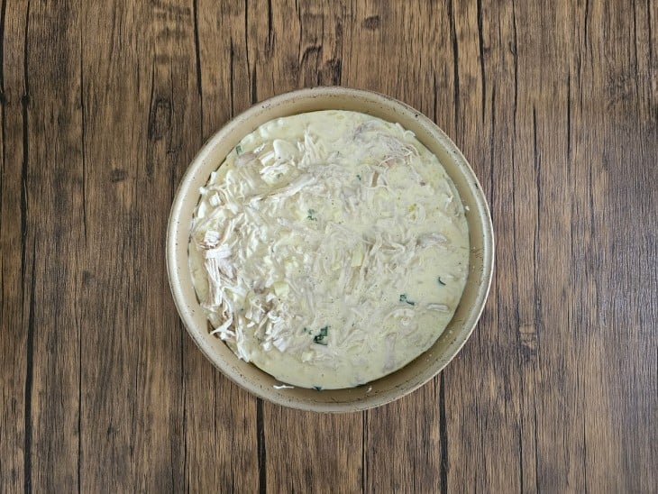 Massa de quiche low carb com frango.