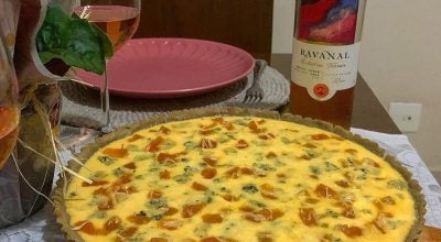 Quiche de gorgonzola com damasco