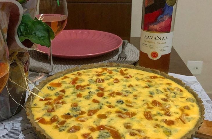 Quiche de gorgonzola com damasco