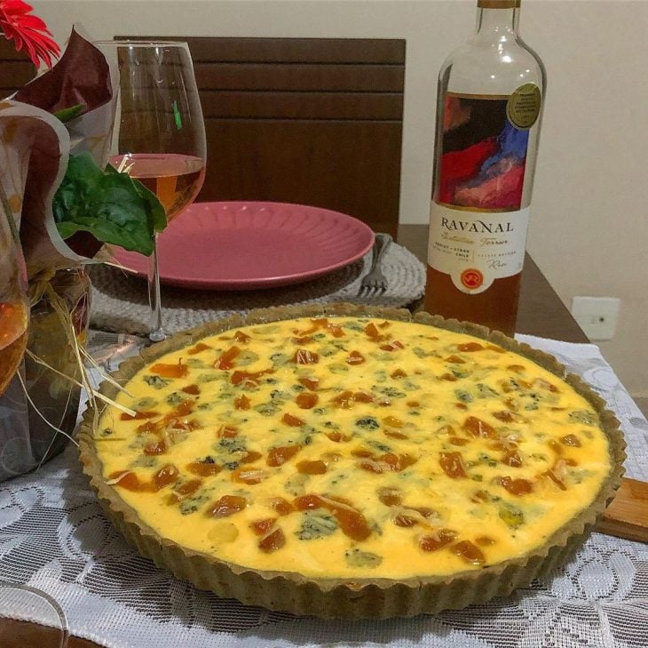 Quiche de gorgonzola com damasco