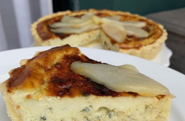 Quiche de gorgonzola com pera