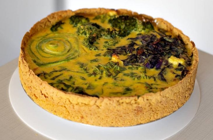 Quiche de grão-de-bico com creme de ricota