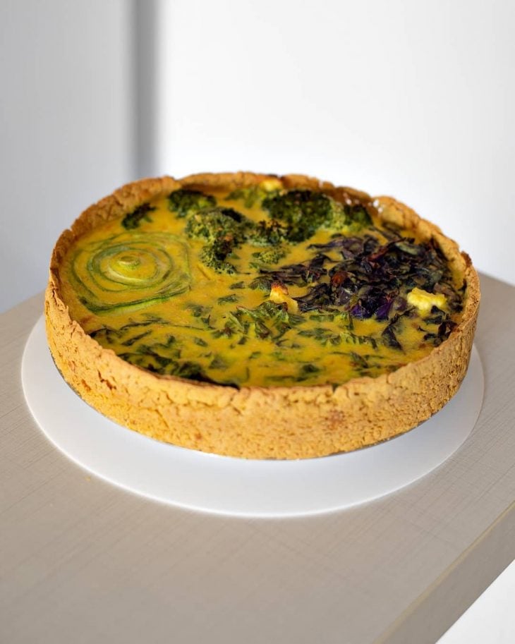 Quiche de grão-de-bico com creme de ricota