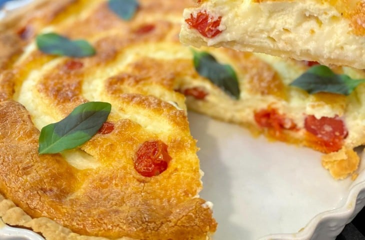 Quiche de queijo com tomatinho